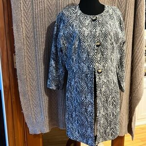 Cabi women’s three-quarter length blazer
Size Medium